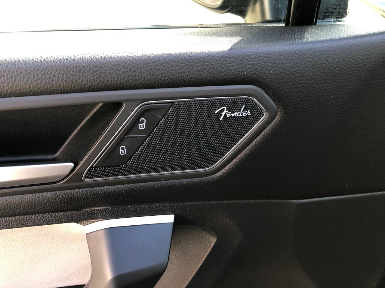 Used 2019 Volkswagen Tiguan SEL Premium image 11