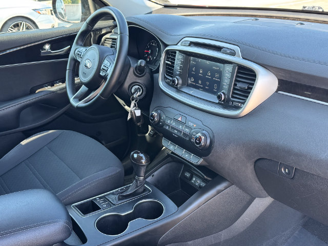 Used 2017 Kia Sorento AWD w/ LX Convenience Package image 9