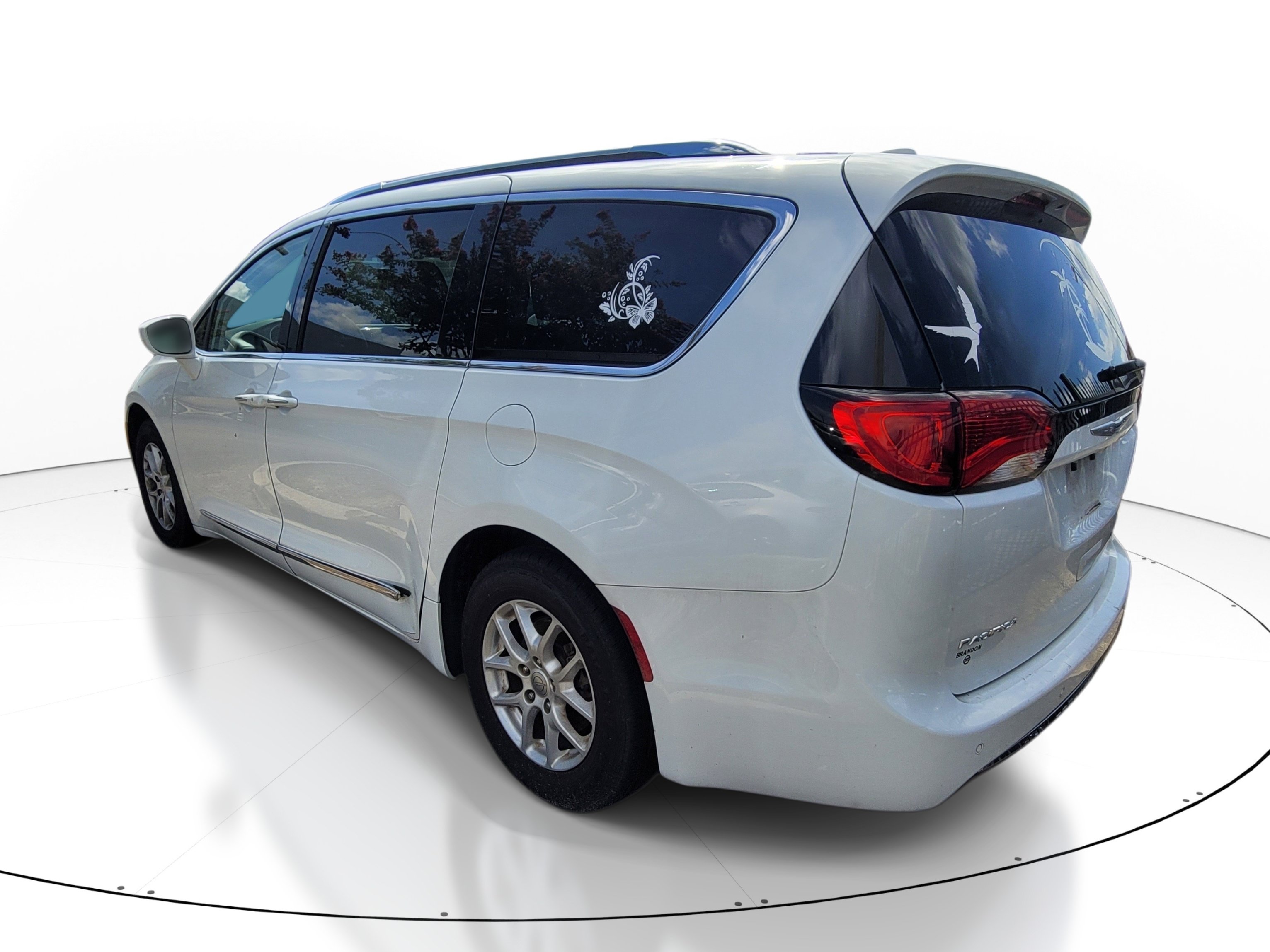Used 2020 Chrysler Pacifica Touring-L FWD image 5
