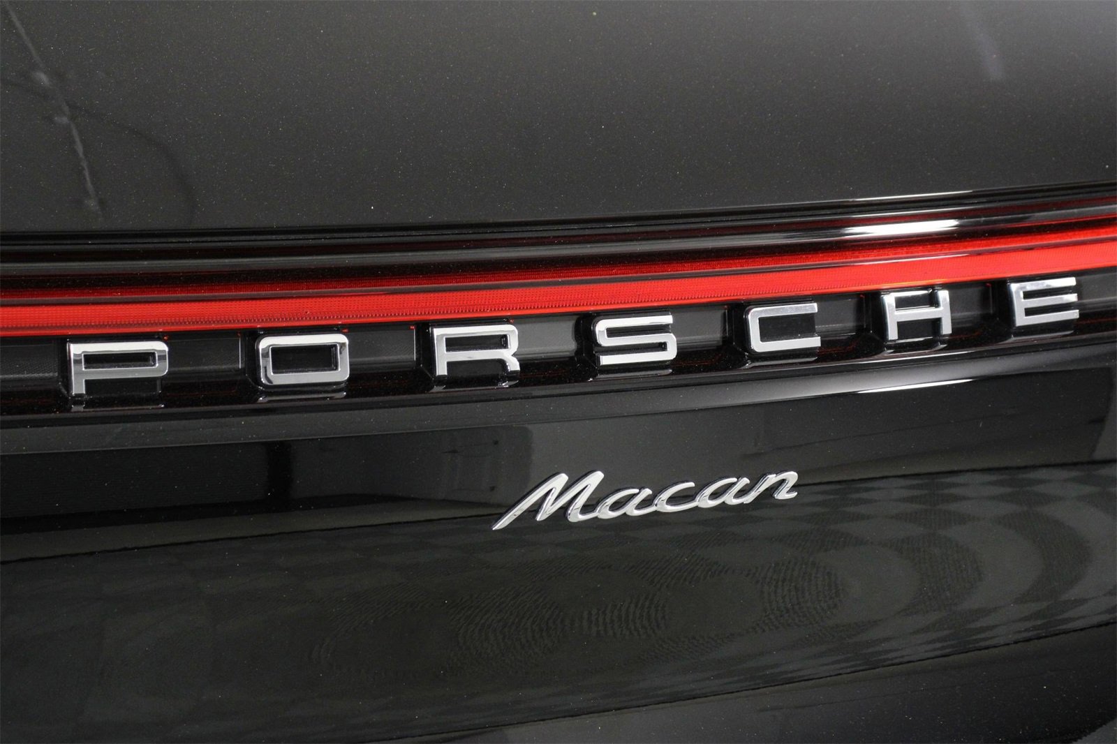 Used 2025 Porsche Macan image 22
