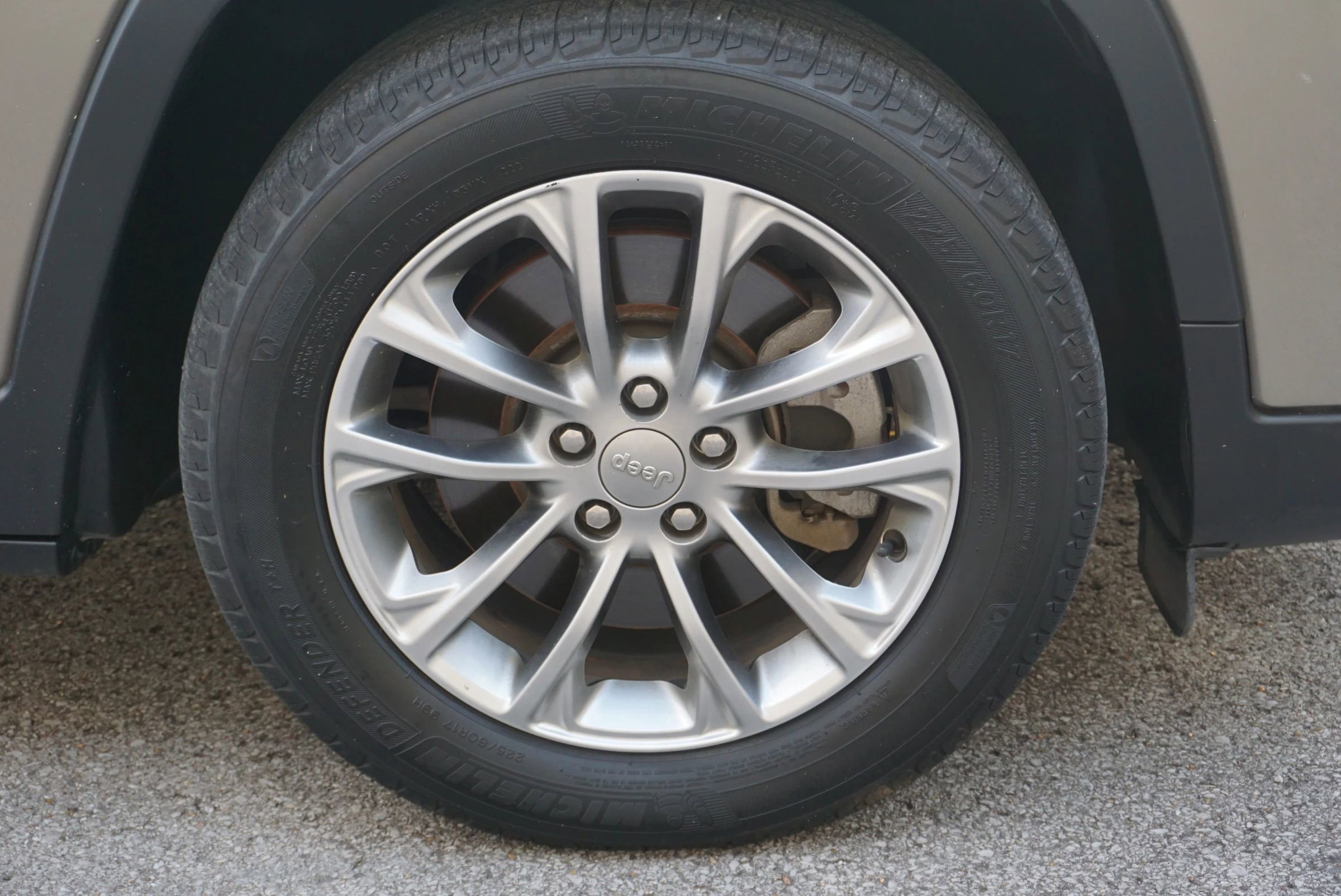 Used 2019 Jeep Cherokee Latitude Plus image 11