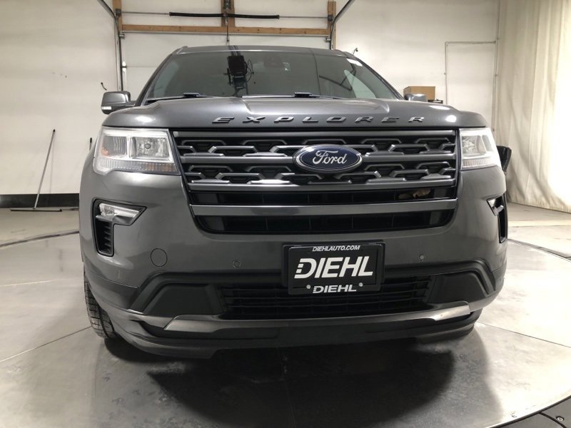 Used 2018 Ford Explorer XLT w/ Equipment Group 202A image 2