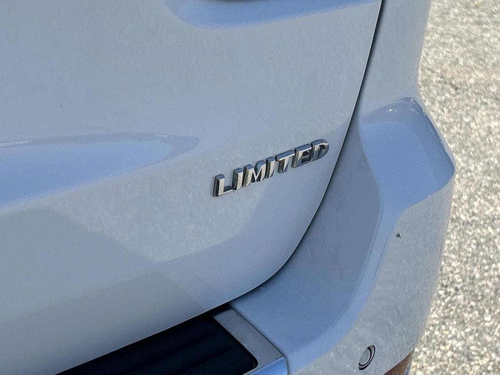 Used 2019 Jeep Grand Cherokee Limited AWD/4WD image 14