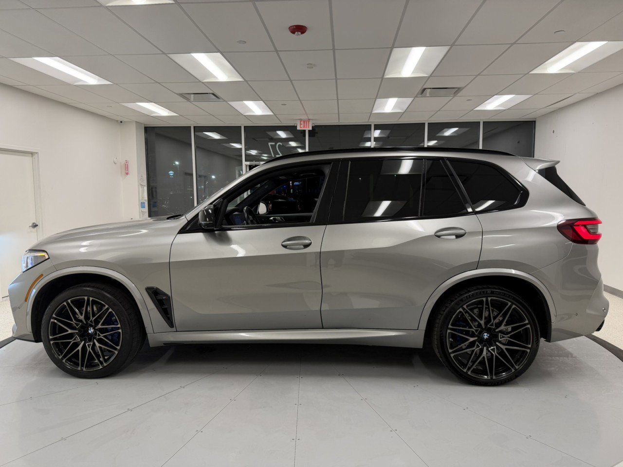 Used 2020 BMW X5 M Competition w/ Executive Package image 81