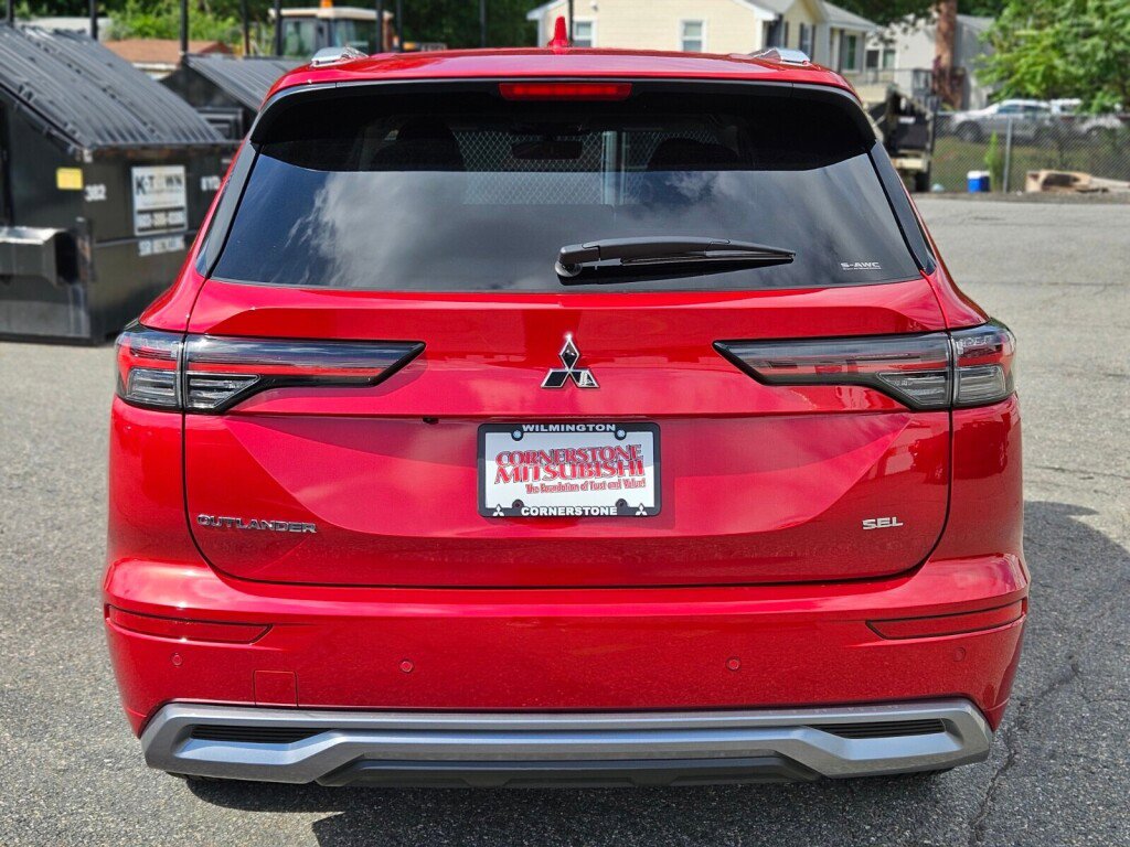 New 2025 Mitsubishi Outlander SEL image 3