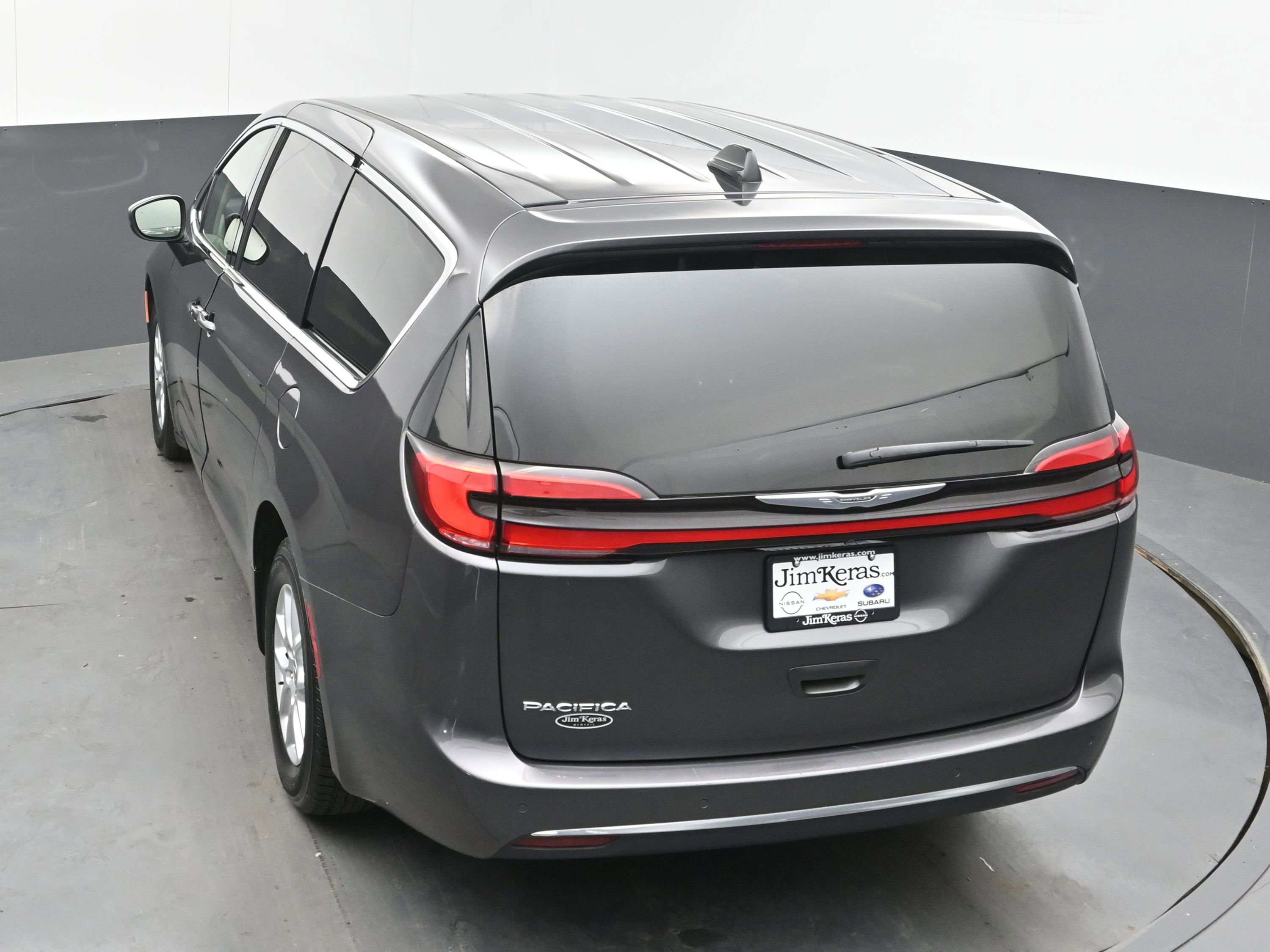 Used 2023 Chrysler Pacifica Touring-L image 37