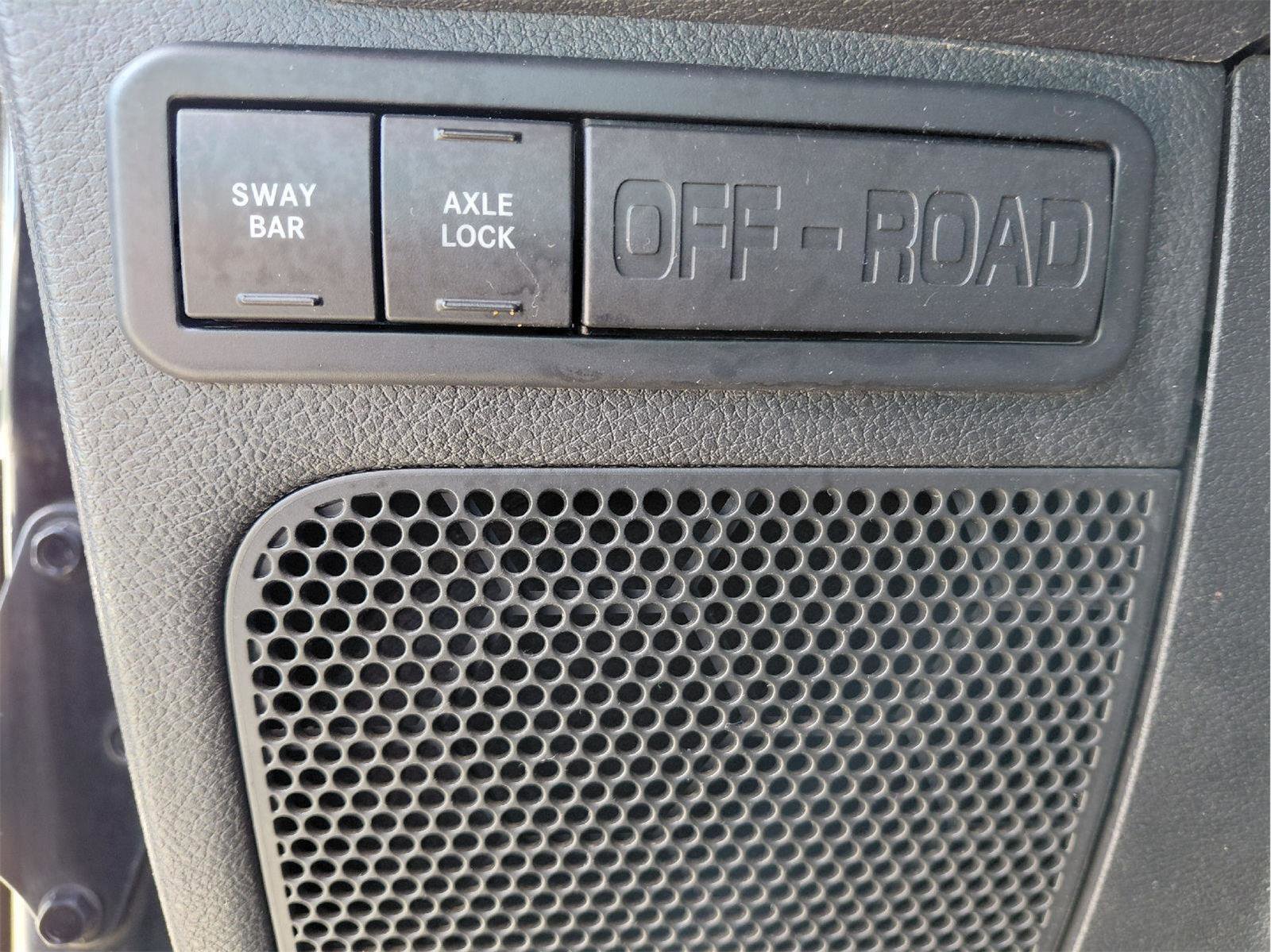 Used 2015 Jeep Wrangler Unlimited Rubicon w/ Connectivity Group image 26