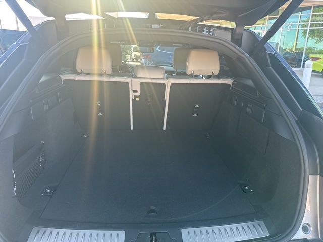 Used 2023 Land Rover Range Rover Velar R-Dynamic S image 19