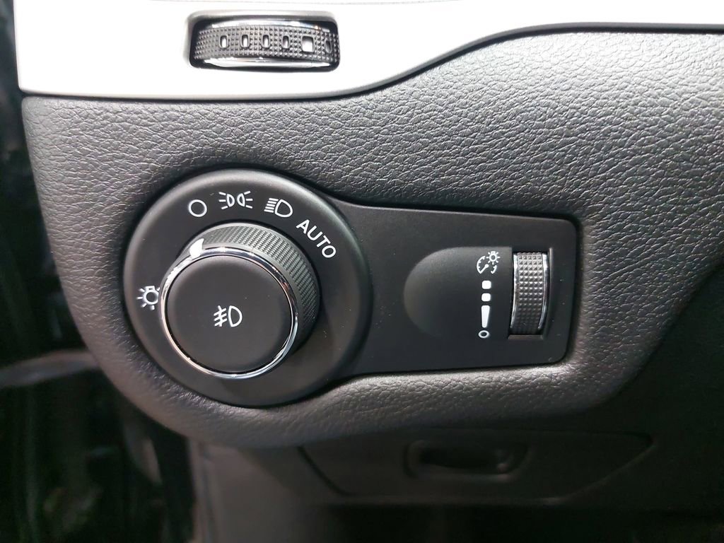 Used 2022 Jeep Cherokee Latitude image 25