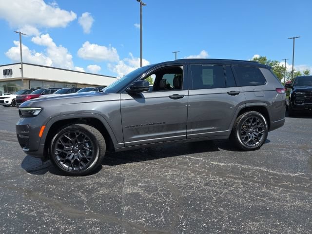 Used 2024 Jeep Grand Cherokee L Summit AWD/4WD image 3
