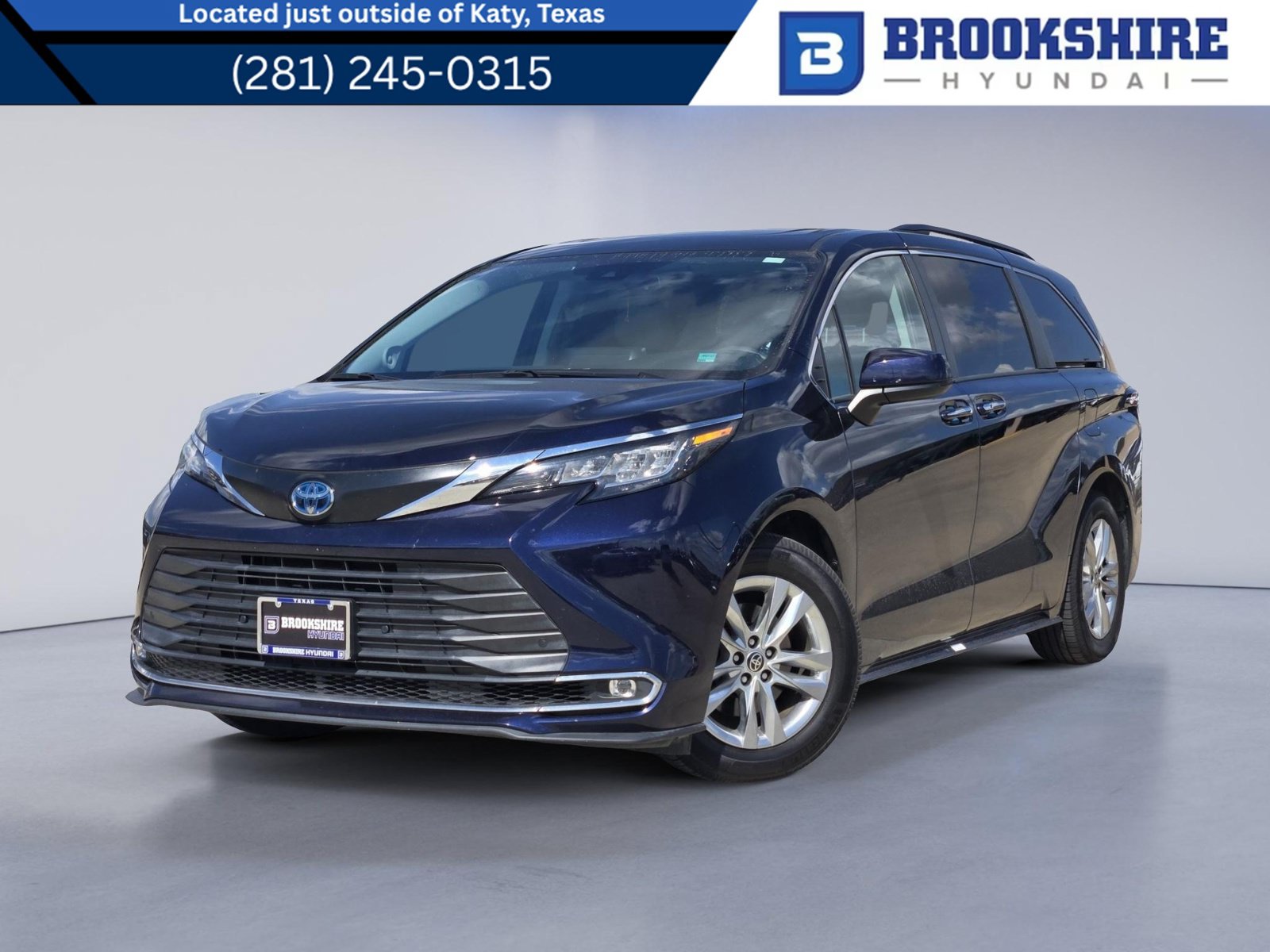 Used 2022 Toyota Sienna XLE w/ XLE Plus Package AWD/4WD image 1