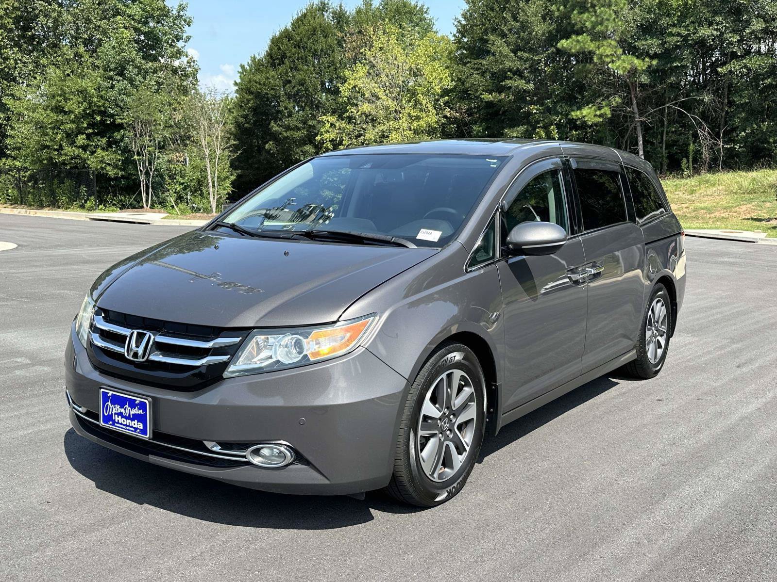 Used 2016 Honda Odyssey Touring video 3