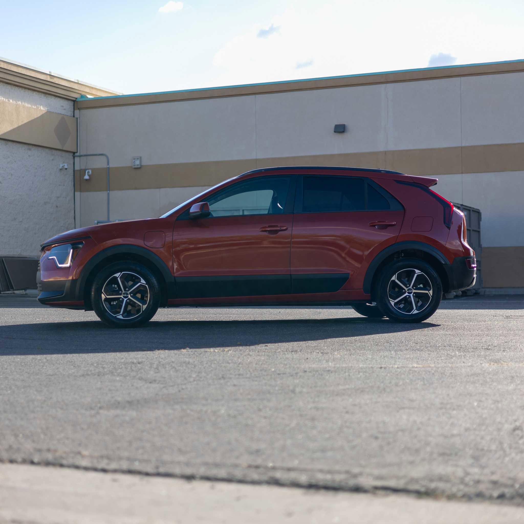 Used 2023 Kia Niro EX image 4