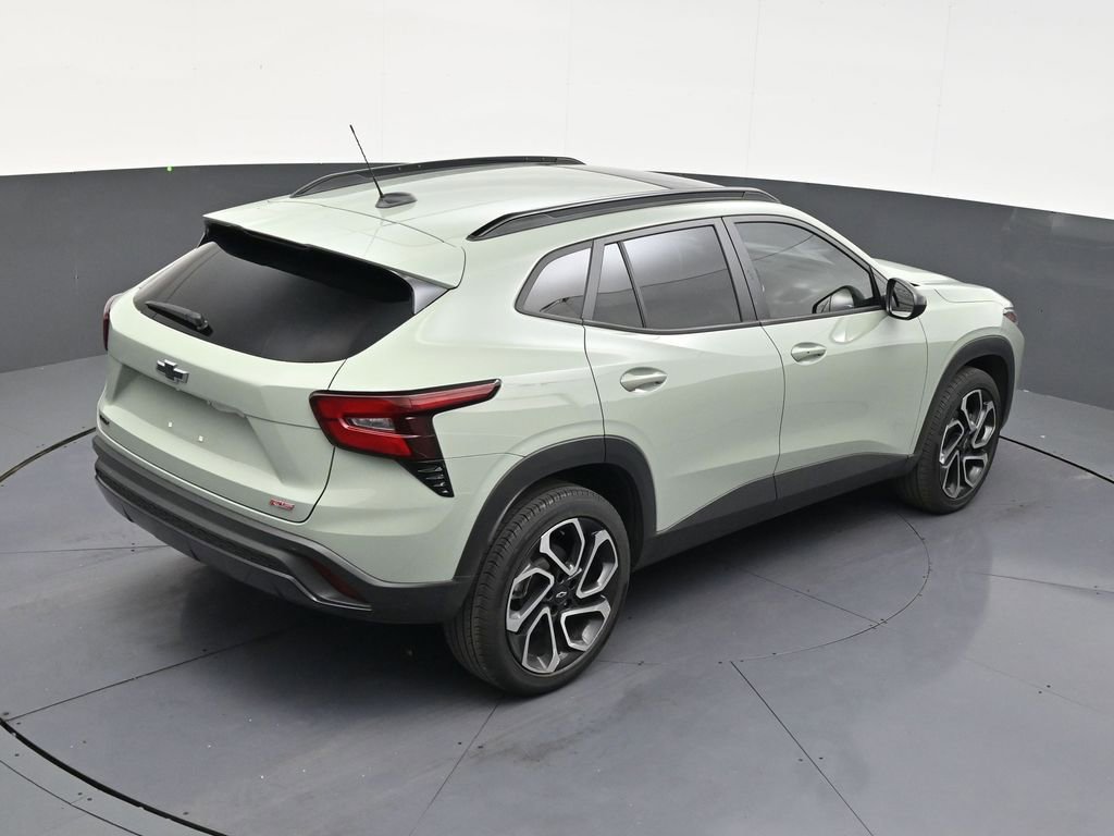 Used 2024 Chevrolet Trax RS w/ Sunroof Package FWD image 16