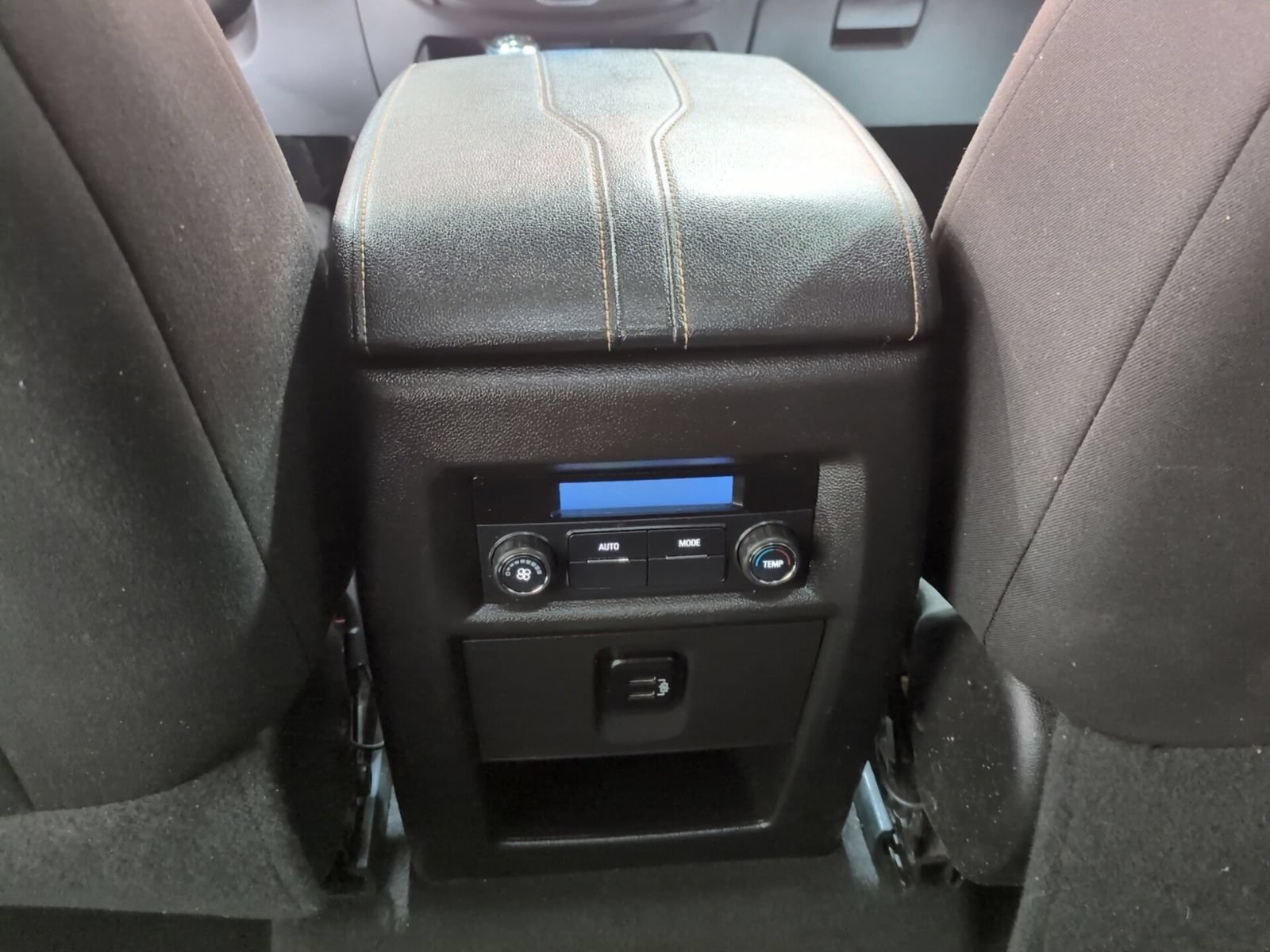 Used 2018 Chevrolet Traverse LT FWD image 15