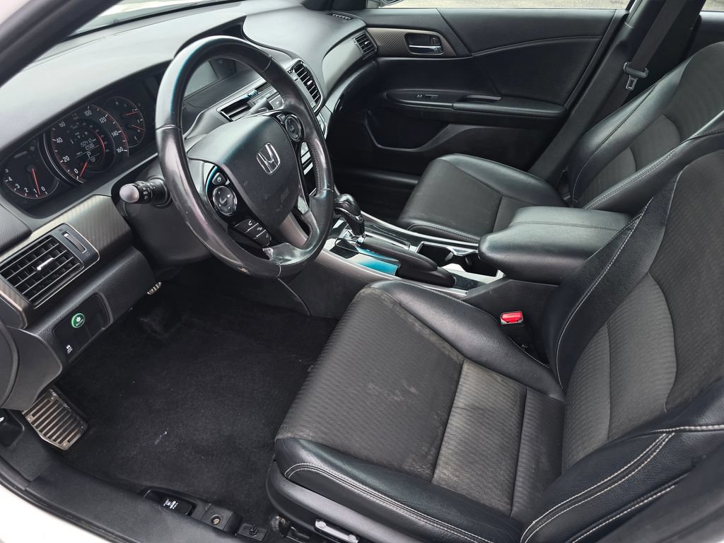 Used 2017 Honda Accord Sport image 9