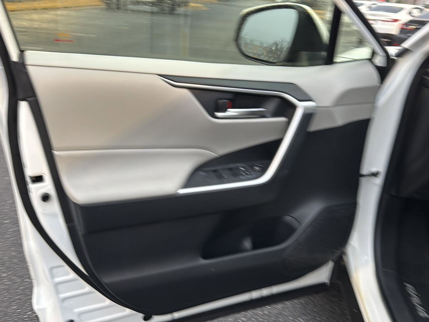 Used 2019 Toyota RAV4 XLE image 14