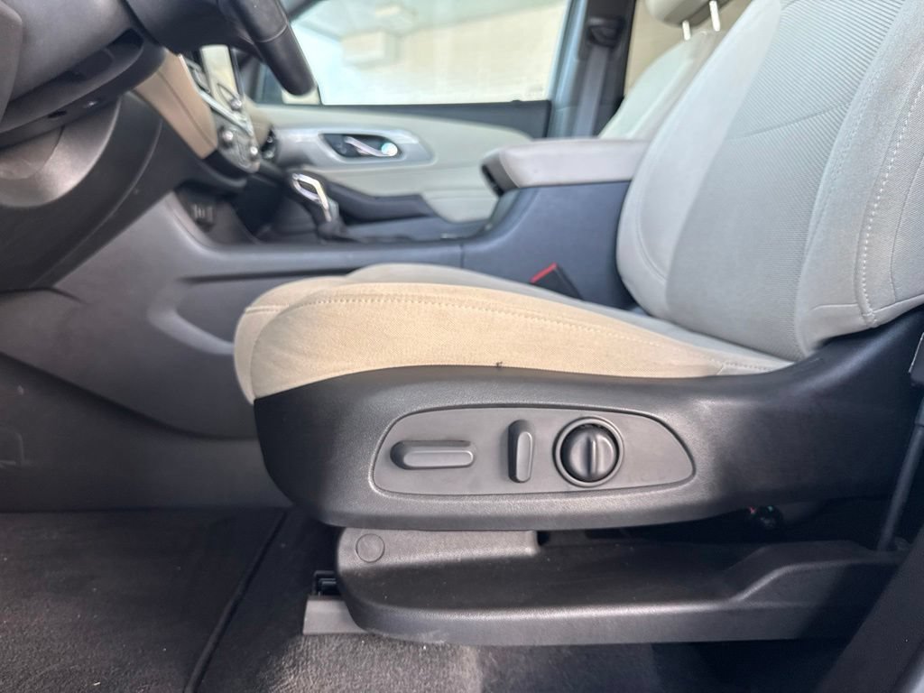 Used 2023 Chevrolet Traverse LT FWD image 23