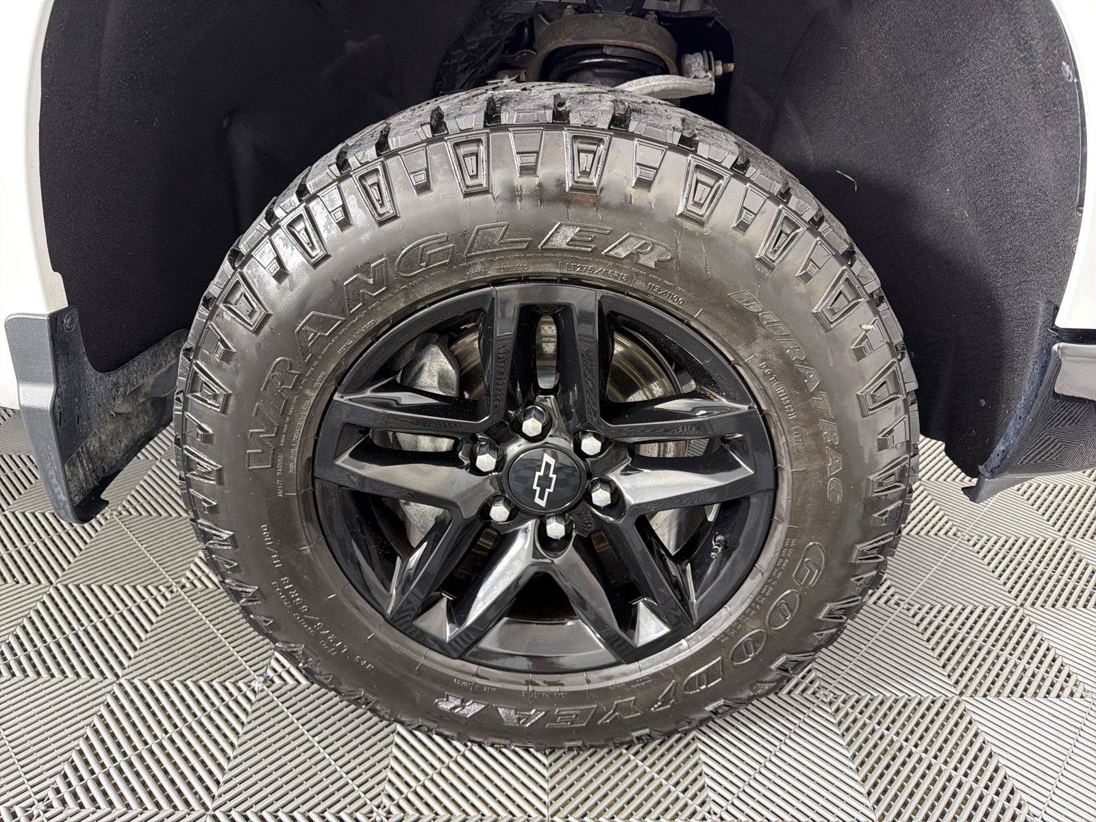 Used 2023 Chevrolet Silverado 1500 Custom Trail Boss w/ LPO, Dark Essentials Package AWD/4WD image 10