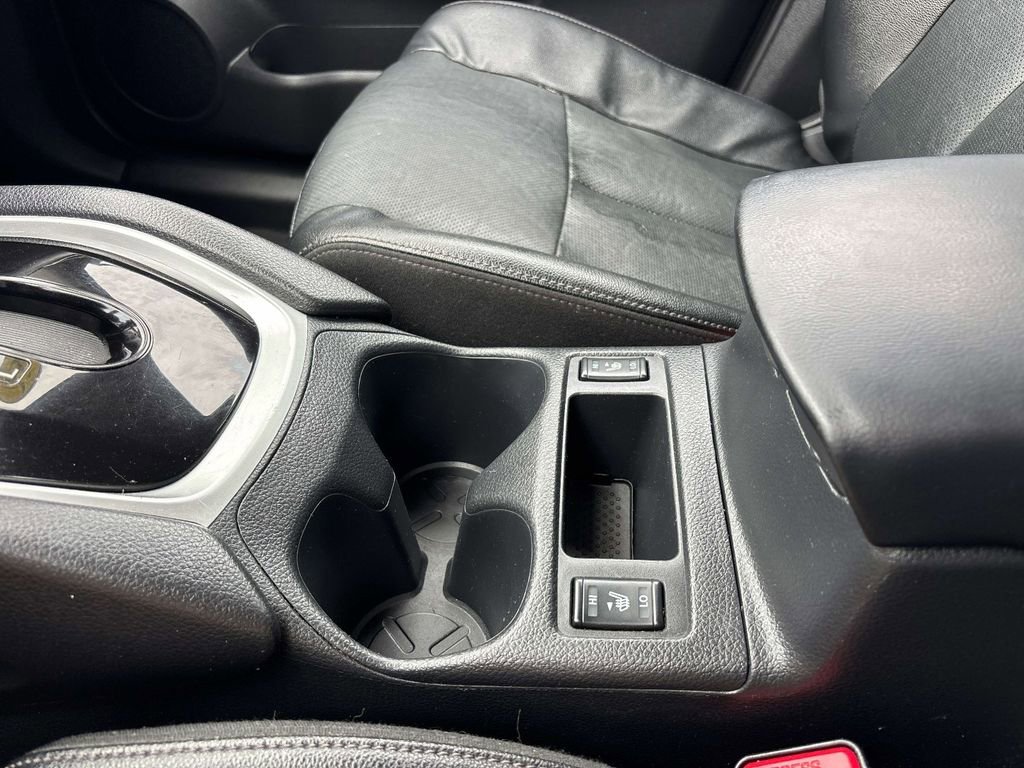 Used 2016 Nissan Rogue SL image 24