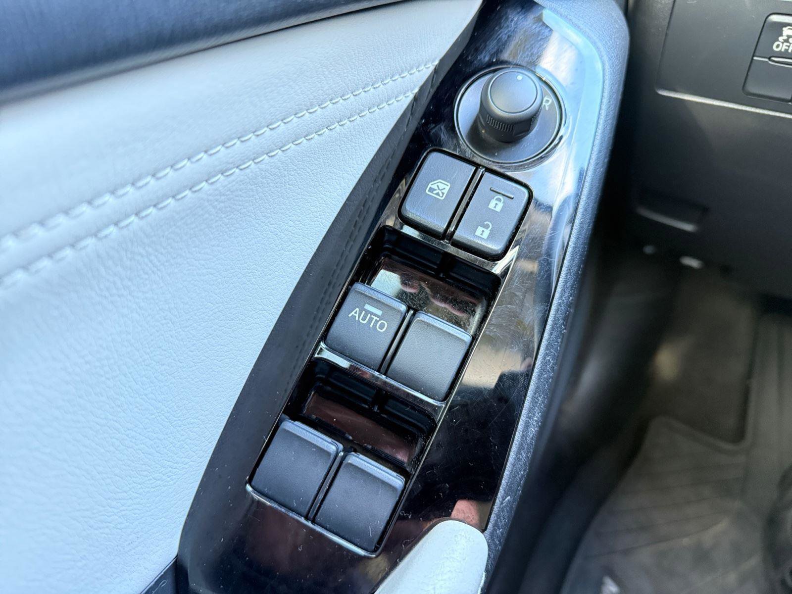 Used 2017 MAZDA MAZDA3 Grand Touring image 18