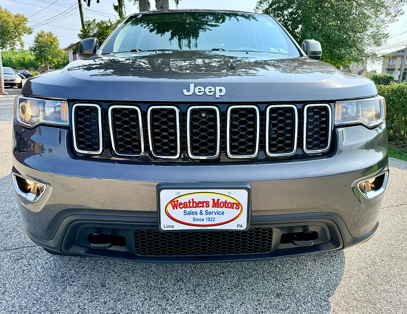 Used 2018 Jeep Grand Cherokee Laredo AWD/4WD image 9