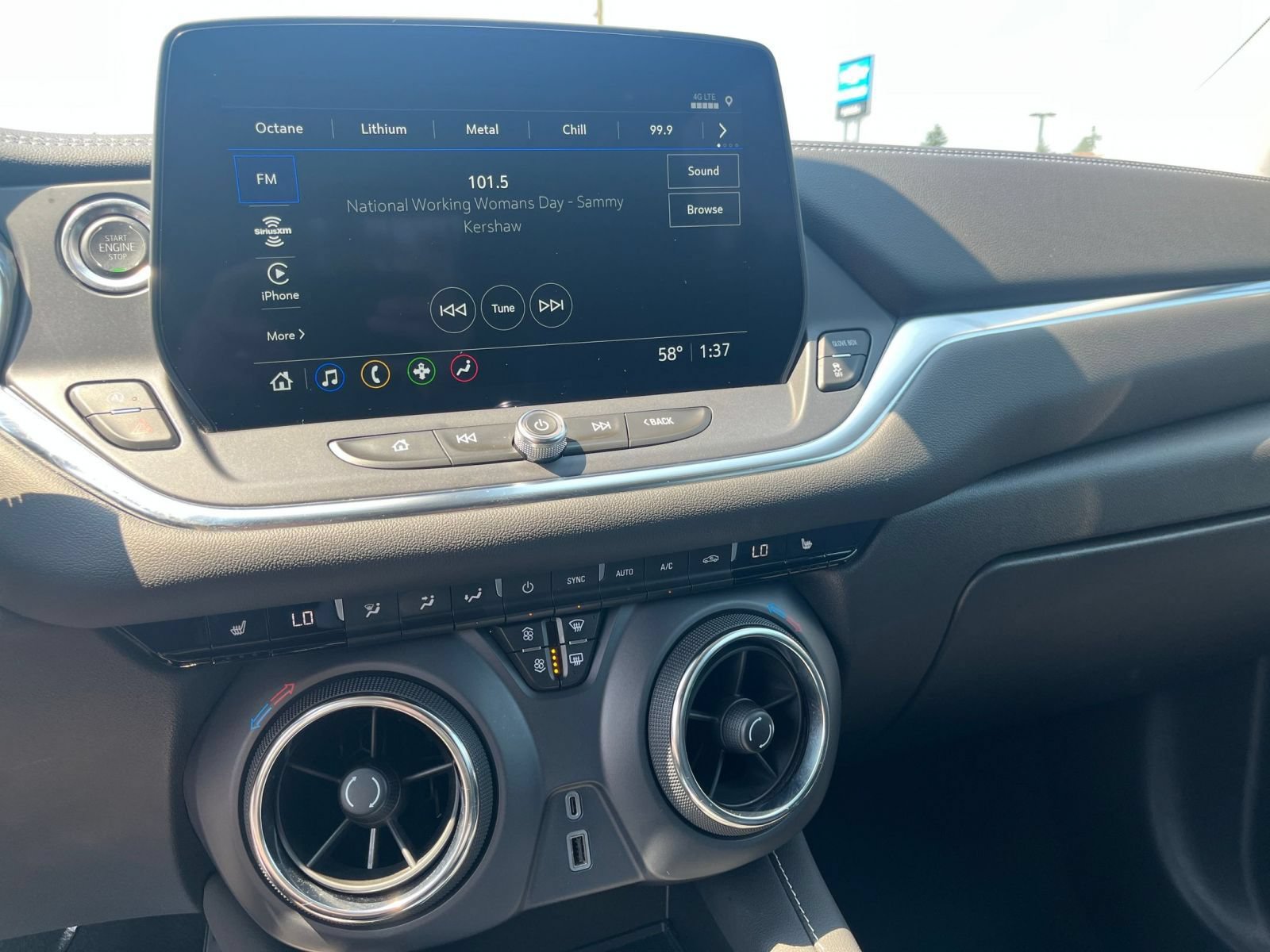 Used 2025 Chevrolet Blazer LT FWD image 20