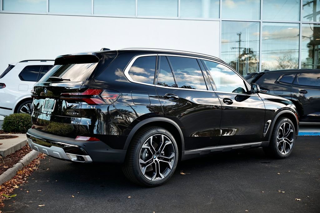New 2026 BMW X5 xDrive50e w/ Climate Comfort Package image 7