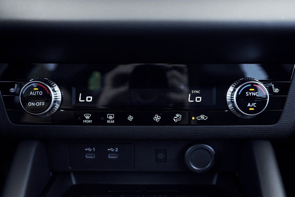 Used 2025 Mitsubishi Outlander SE image 47