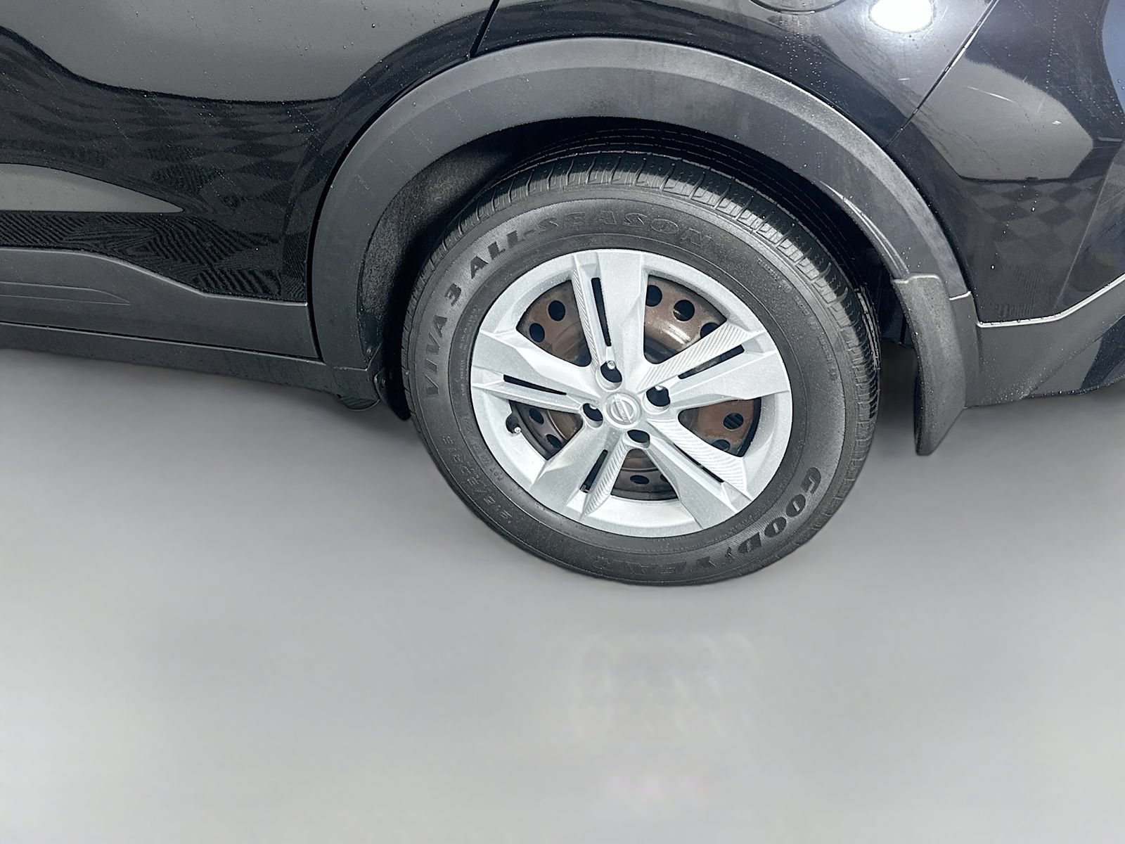 Used 2022 Nissan Kicks S FWD image 28