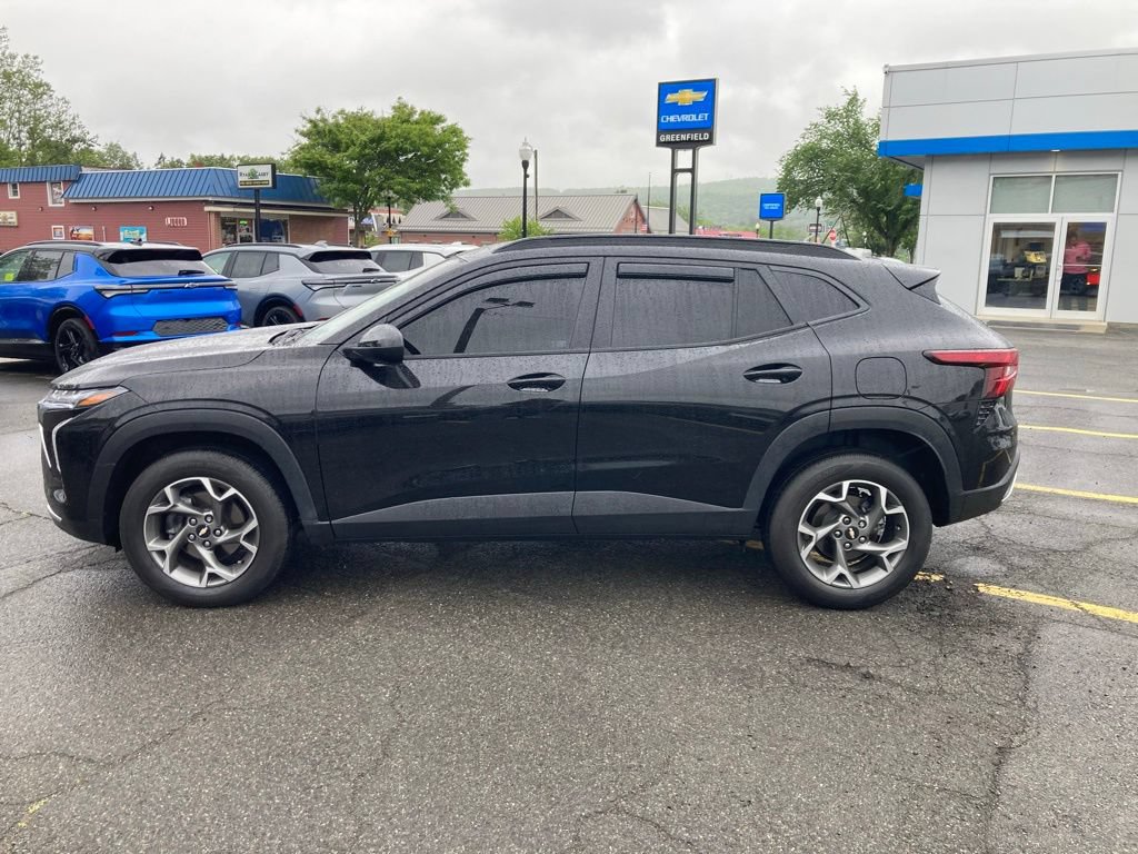 Used 2025 Chevrolet Trax LT FWD image 19