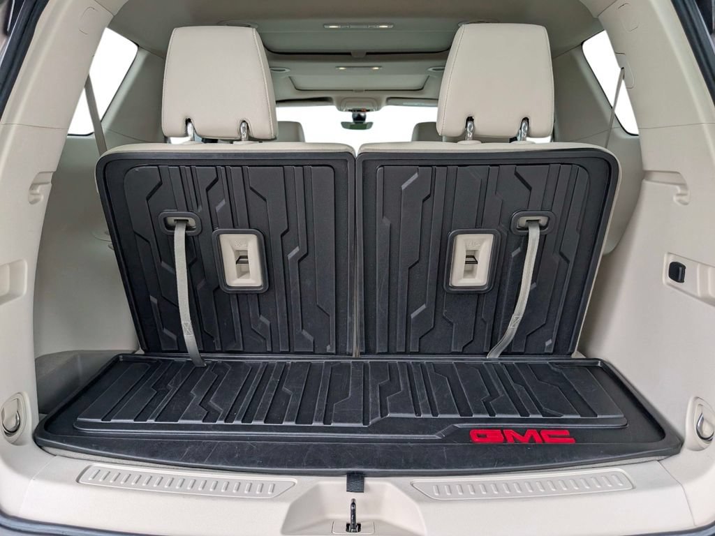 Used 2022 GMC Acadia Denali w/ Denali Technology Package FWD image 8