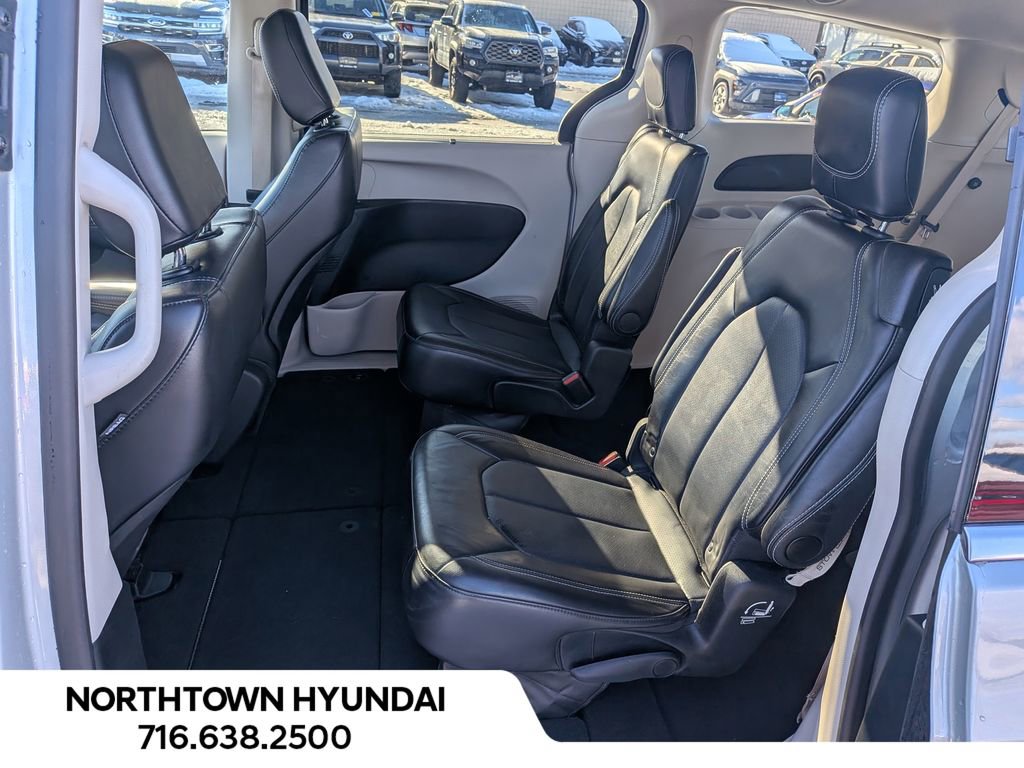 Used 2024 Chrysler Pacifica Touring-L image 35