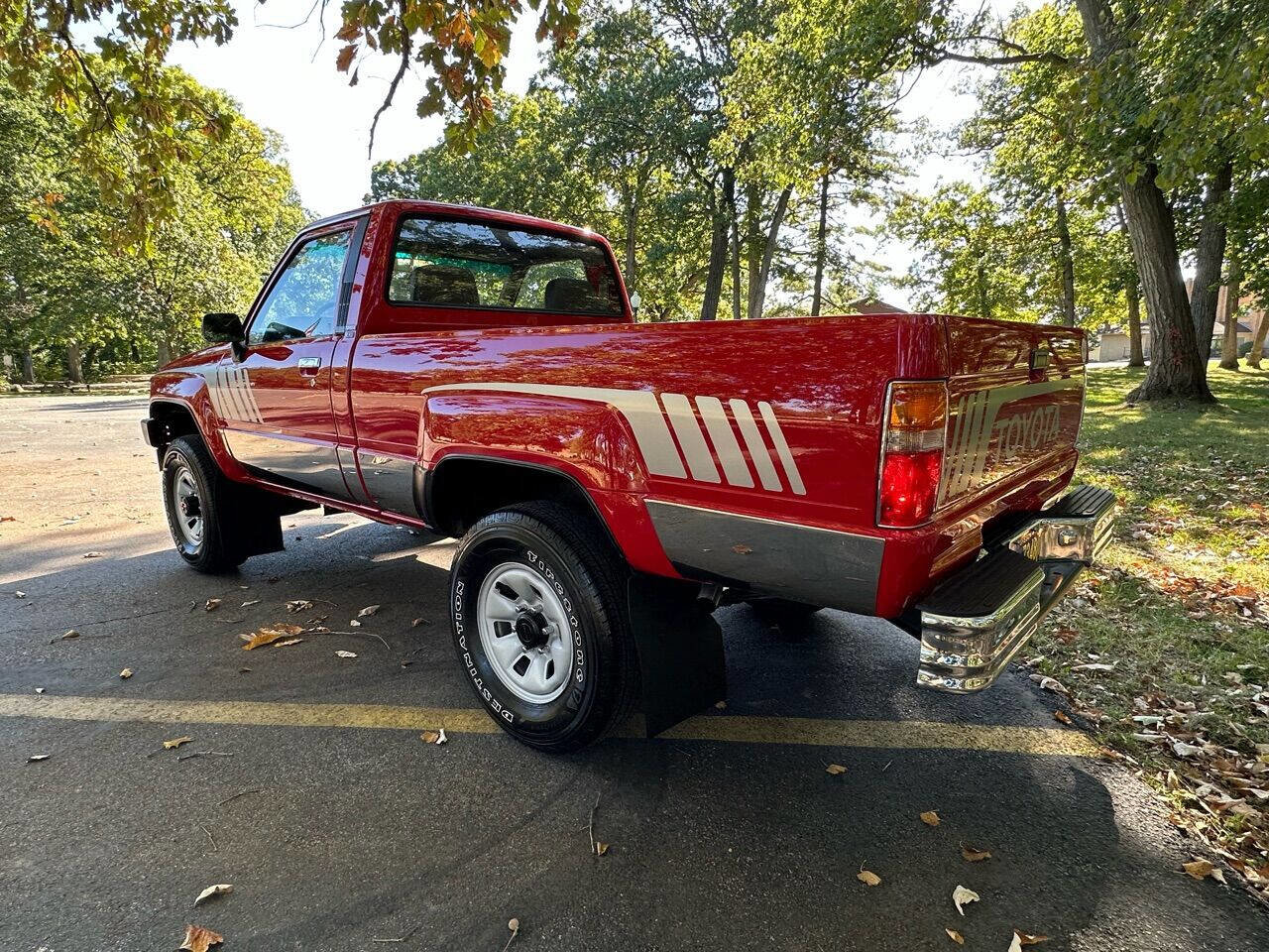 Used 1988 Toyota Pickup 4x4 Regular Cab image 2