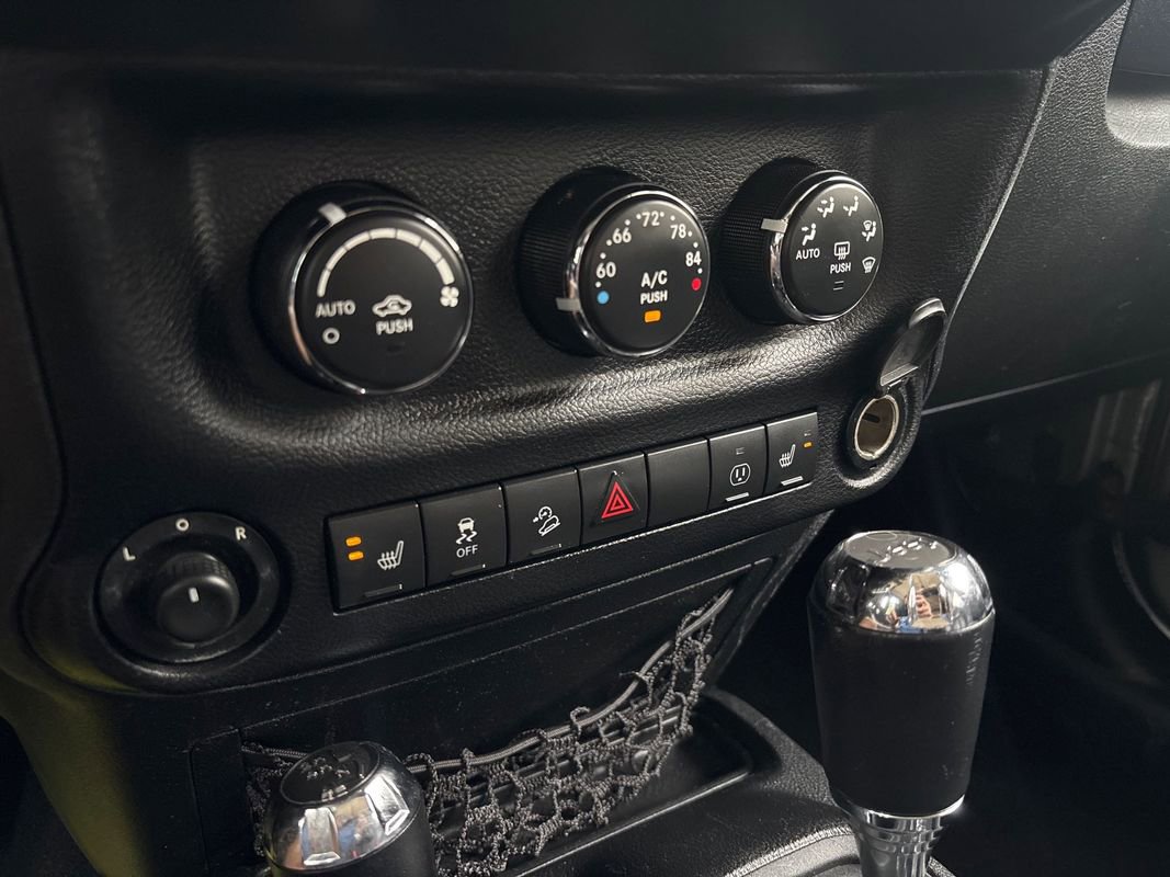 Used 2013 Jeep Wrangler Unlimited Sahara w/ Dual Top Group AWD/4WD image 17