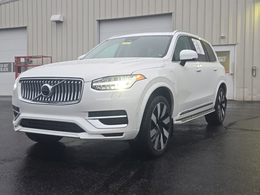 Used 2023 Volvo XC90 T8 Ultimate AWD/4WD image 3