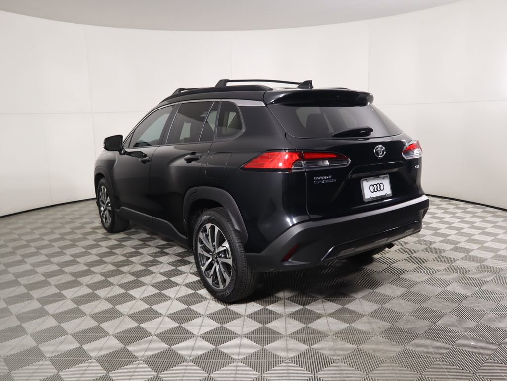 Used 2023 Toyota Corolla Cross XLE image 7