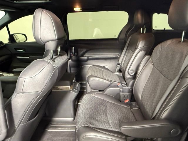 Used 2025 Toyota Sienna Platinum image 36