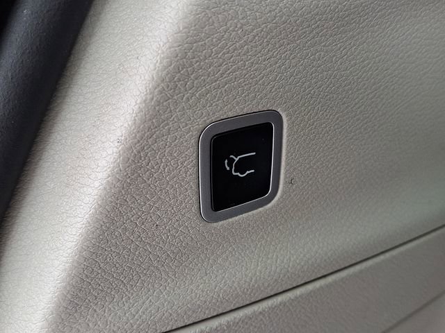 Used 2024 Chrysler Pacifica Touring-L image 22