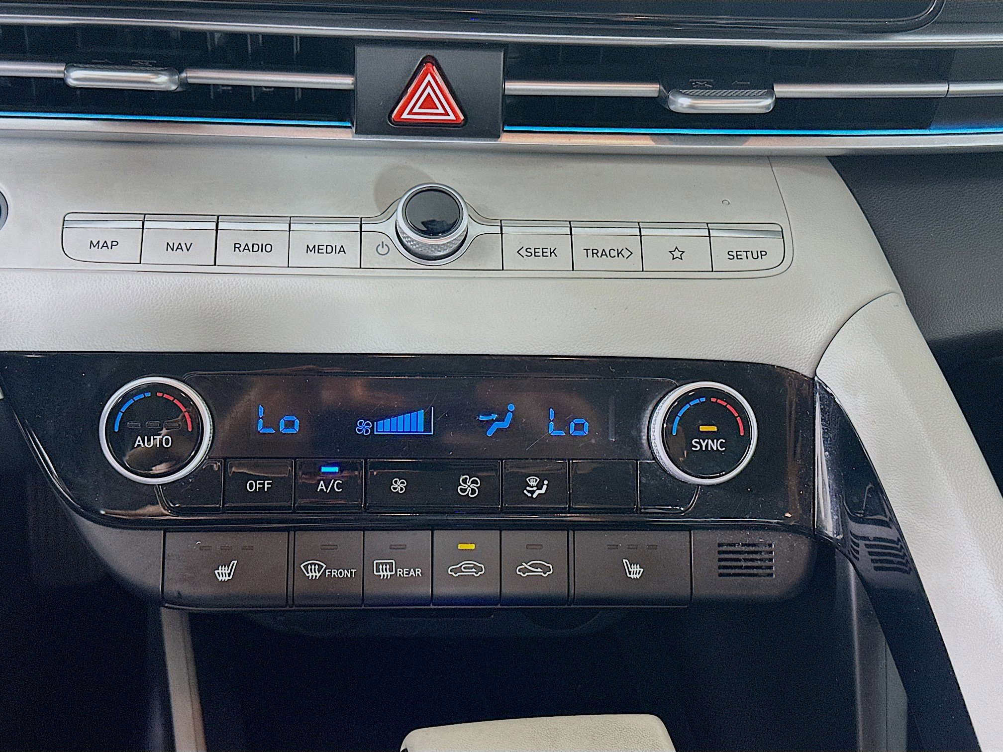 Used 2024 Hyundai Elantra Limited image 24