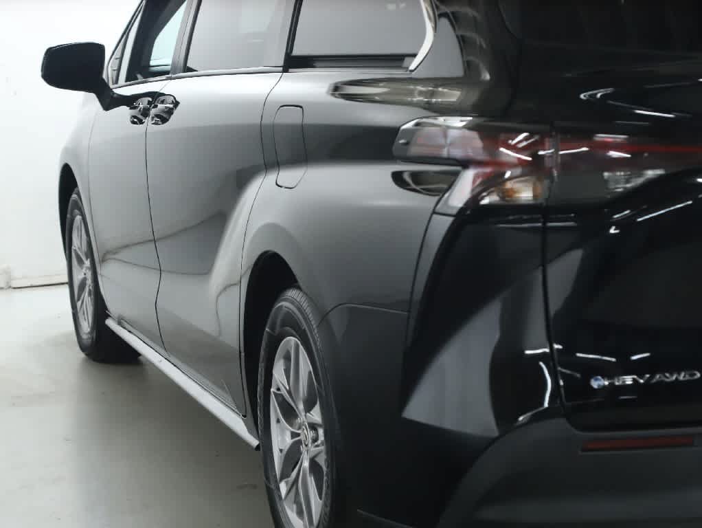 Certified 2026 Toyota Sienna LE AWD/4WD image 40