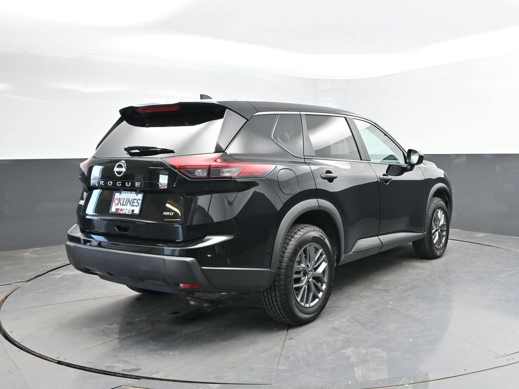 Used 2024 Nissan Rogue S AWD/4WD image 9