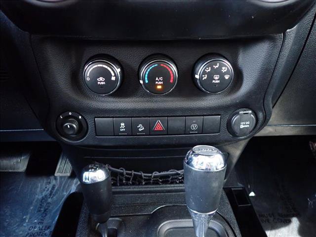 Used 2013 Jeep Wrangler Unlimited Sahara w/ Connectivity Group AWD/4WD image 18