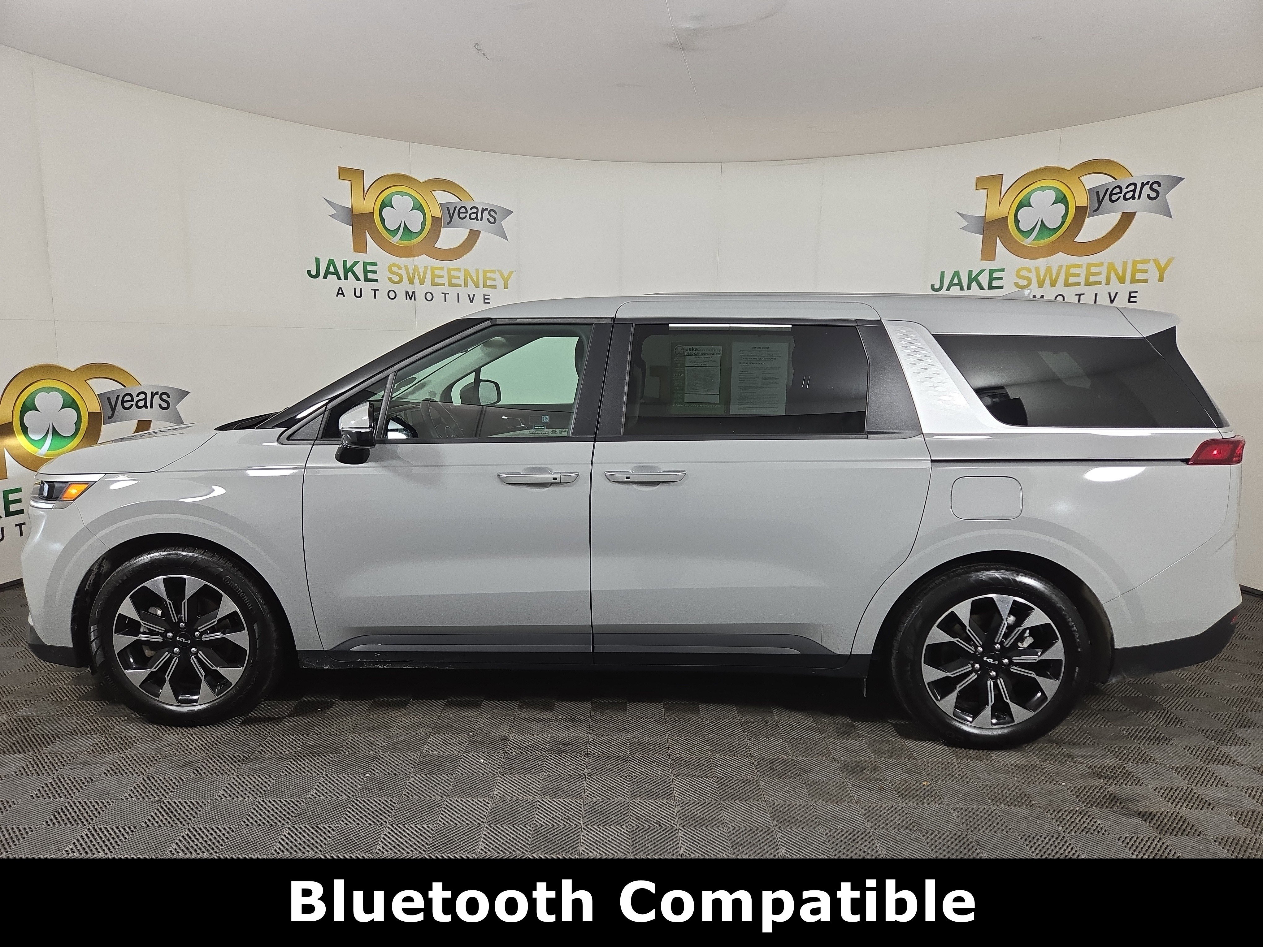 Used 2024 Kia Carnival EX image 6