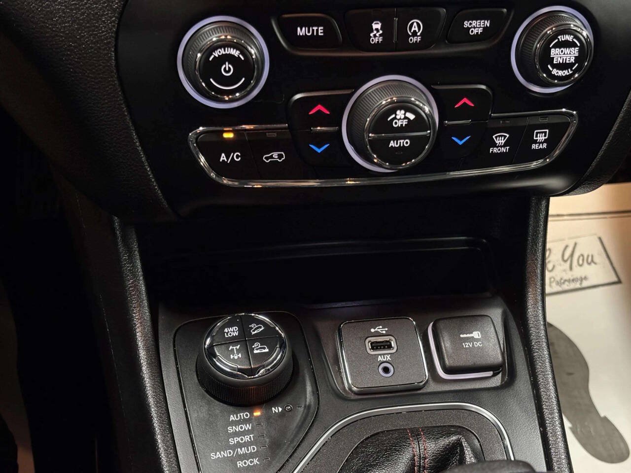 Used 2019 Jeep Cherokee Trailhawk w/ Cold Weather Group AWD/4WD image 27