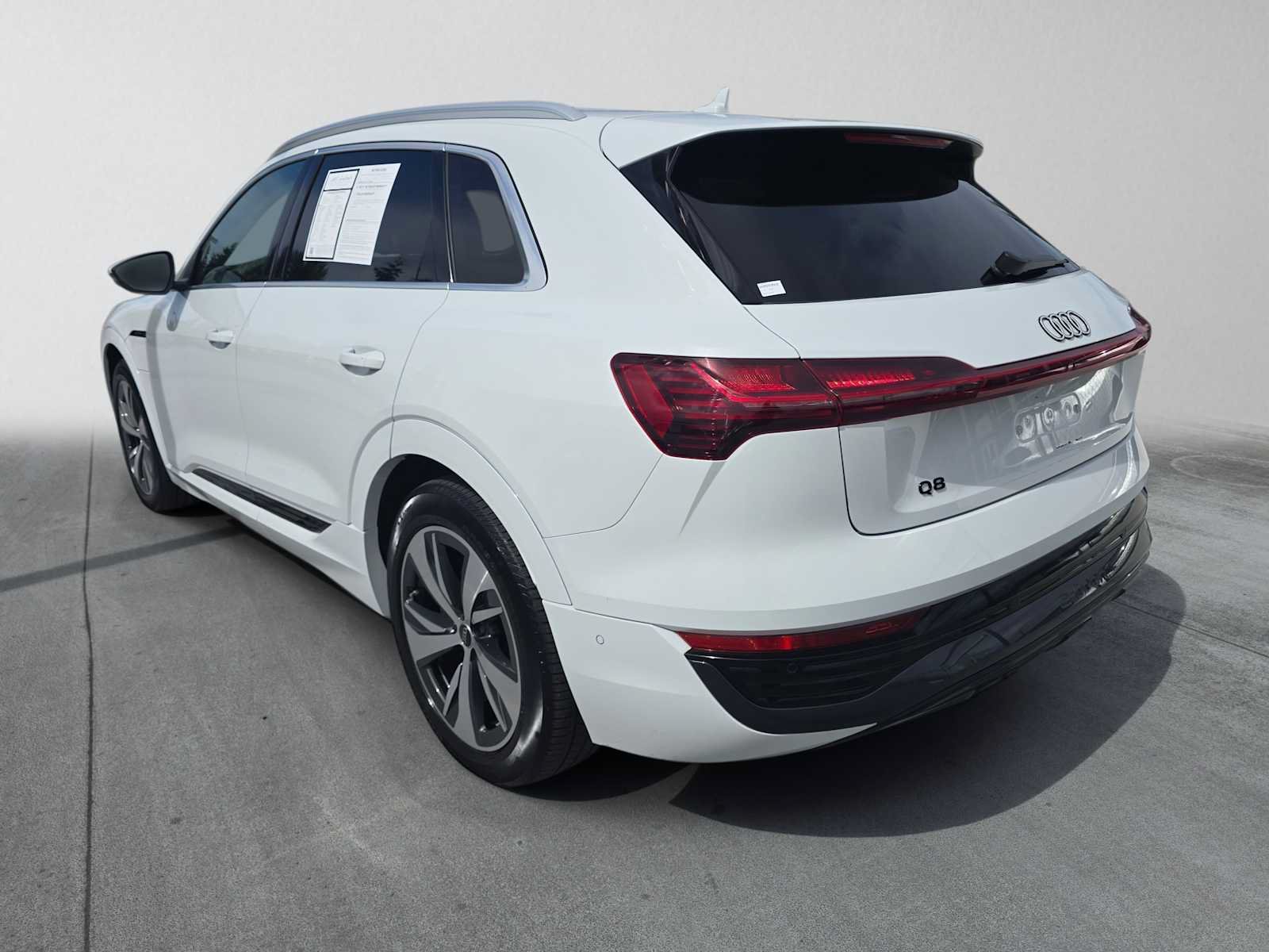 Used 2024 Audi Q8 e-tron Premium Plus w/ Premium Plus Package AWD/4WD image 5