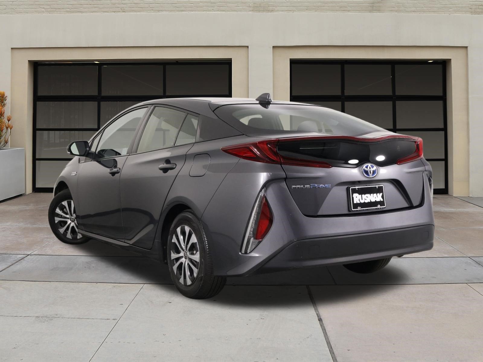 Used 2021 Toyota Prius Prime LE w/ Carpet Mat Package (TMS) FWD image 2