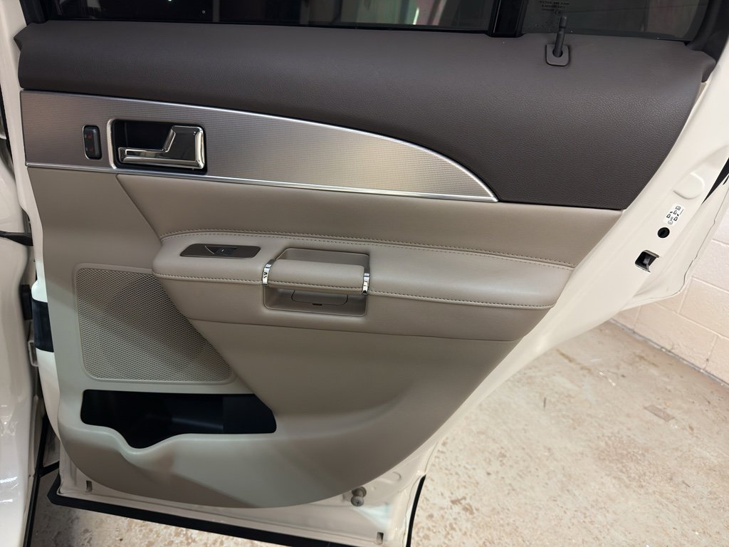 Used 2012 Lincoln MKX AWD image 24