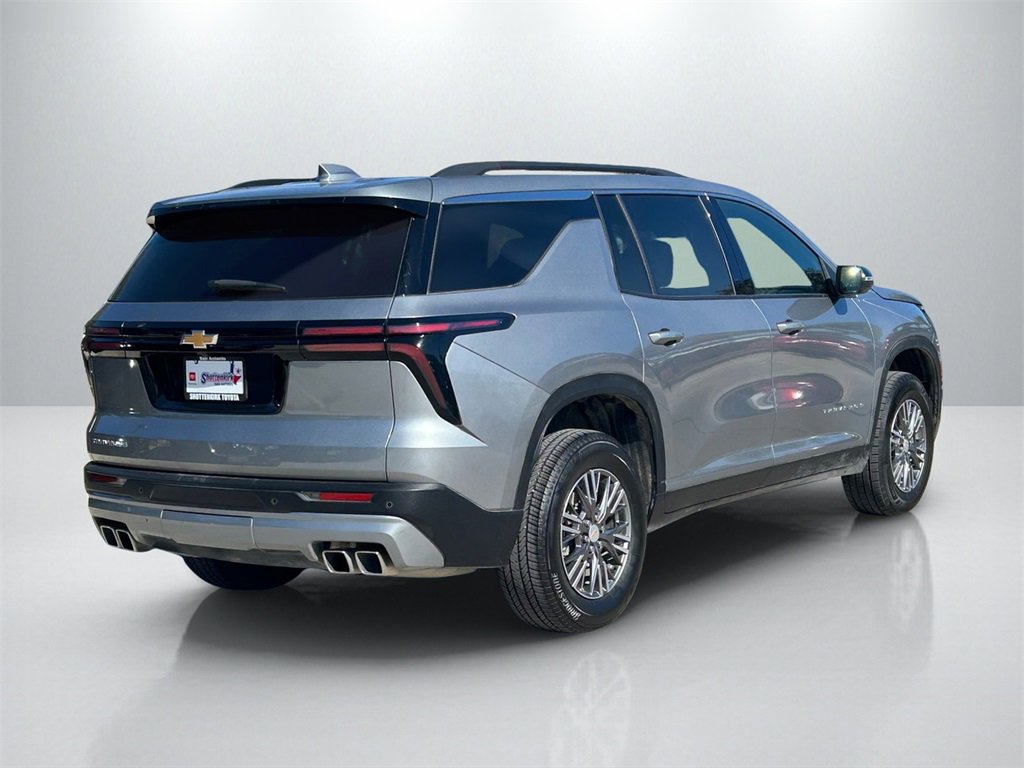 Used 2025 Chevrolet Traverse LT image 5