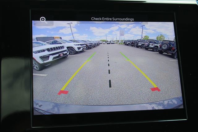 Used 2023 Jeep Grand Cherokee L Altitude AWD/4WD image 7
